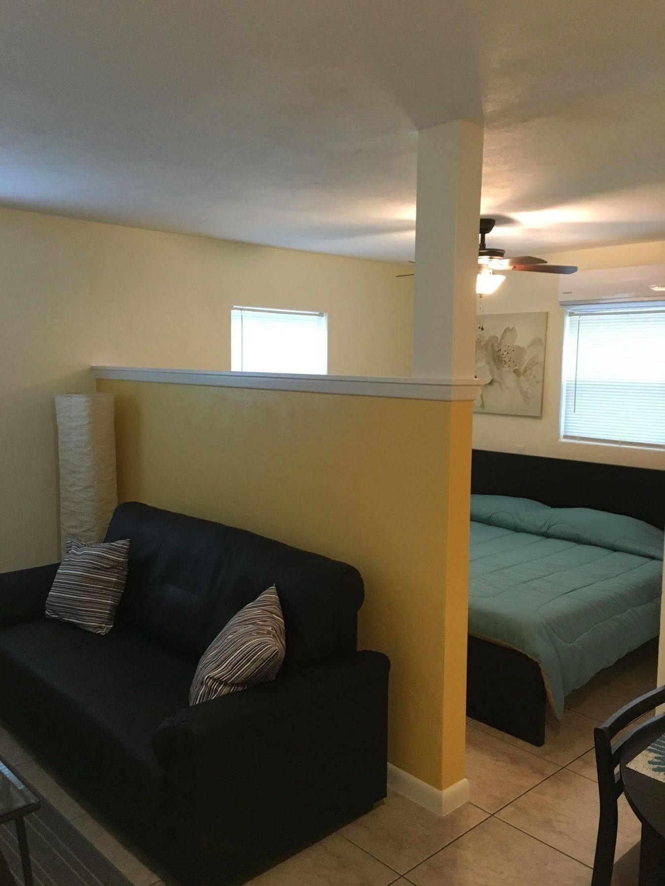 Englewood Bay Motel Eksteriør bilde